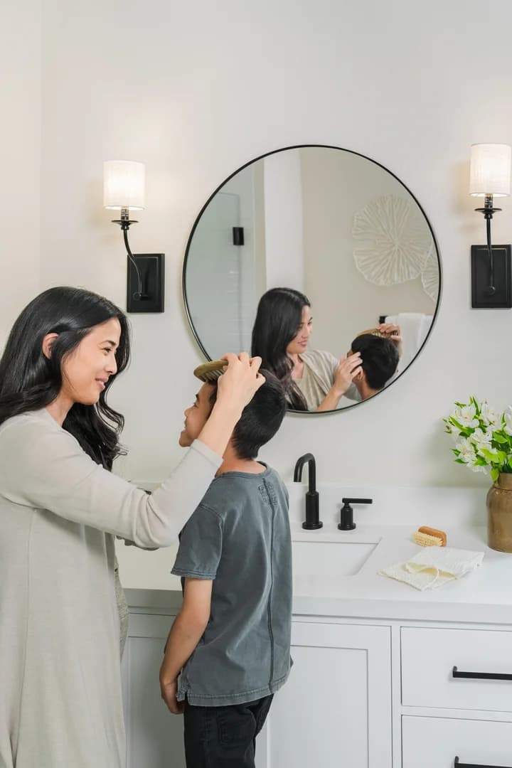 Elevon Frankfurt Mother Combing Sons Hair Farmhouse Palette 6 Level 1