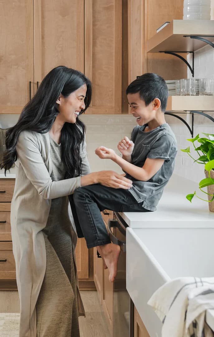 149204 Elevon Frankfurt Mother and Son Playing Farmhouse Palette 6 Level 1 USP Crop