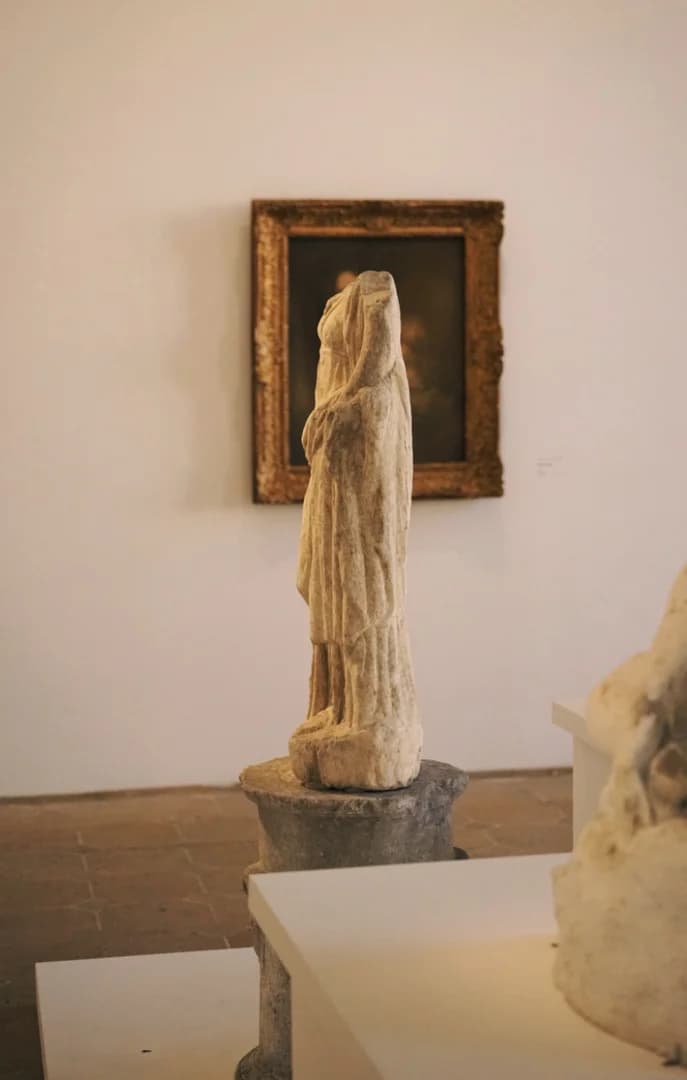 149281 Museum Statue USP Crop