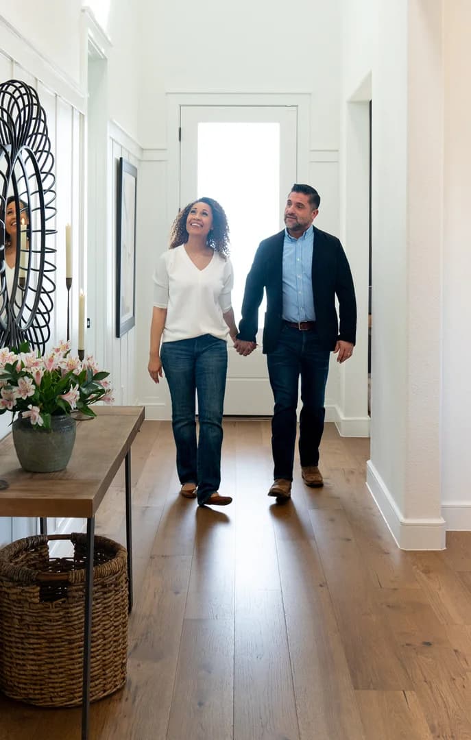 119331 Kensington Place Stirling Couple in Foyer Farmhouse USP Crop