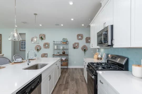 109136 Four Seasons at Carolina Oaks Donegal Kitchen