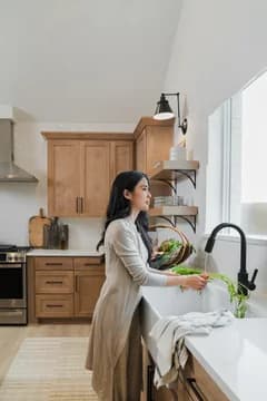 Elevon Frankfurt Woman Washing Vegetables Farmhouse Palette 6 Level