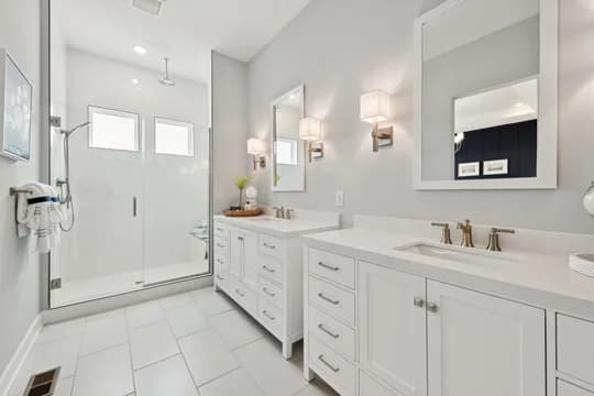 Four Seasons at Scenic Harbor Taylor Primary bathroom Classic Palette 2 Level