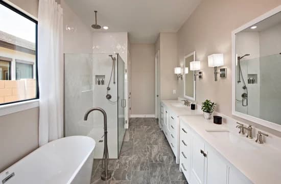 Edgewood Villas Warren Primary Bath Classic Palette 2 Level