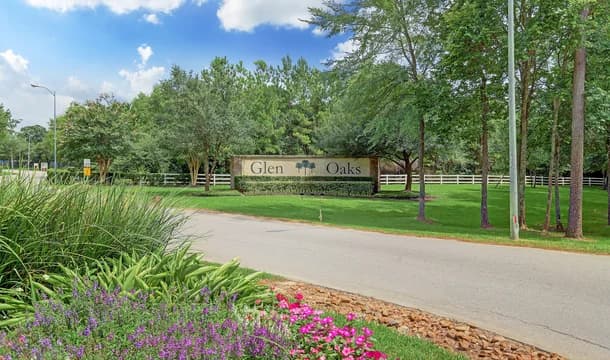 Glen Oaks Entrance