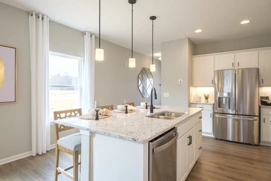 91704 Summit at Forest Lakes Beckfield Kitchen