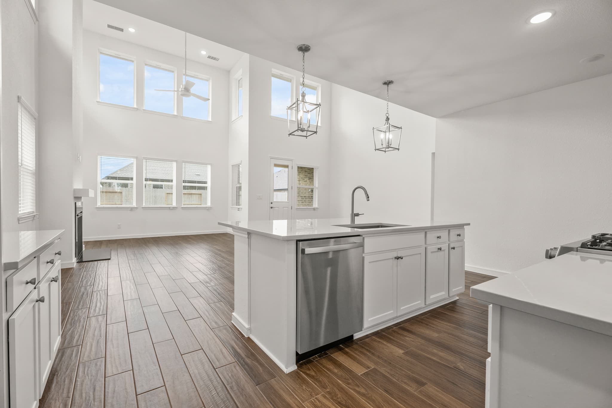 Kitchen with vast island & pendant lights